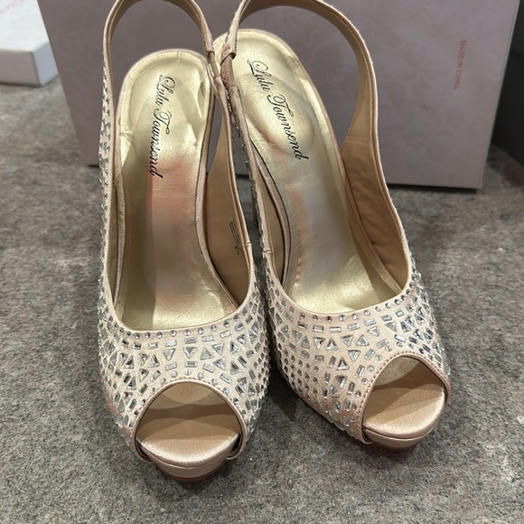 Heels - Picture 2 of 9